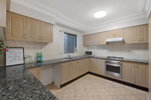 Burwood City Hub Apartment 6ppl near Train Station