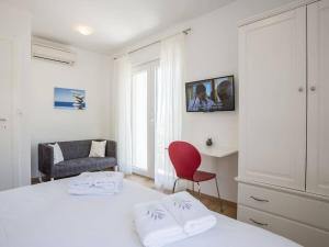 Villa in Bol with swimming pool