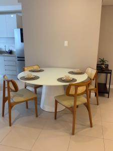 APTO pé na areia, NOVO e aconchegante! Condomínio completo no melhor dos Ingleses!