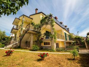 Apartment in Pore with swimming pool