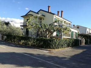 Holiday apartment in Pore with swimming pool