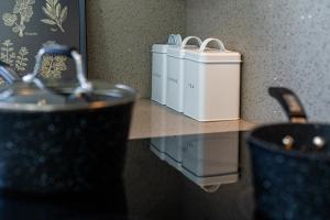 Stunning Bedroom In Luxury Apartment - Private Bathroom