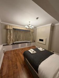 5 Bed cosy family home near Heathrow l London