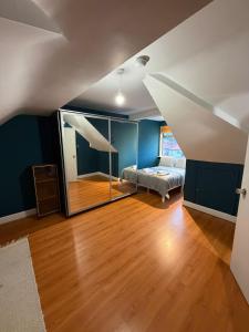 5 Bed cosy family home near Heathrow l London