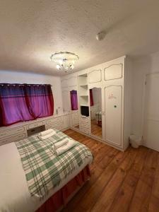 5 Bed cosy family home near Heathrow l London