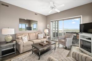 Direct Bayfront Beautiful 2 Bedroom Condo
