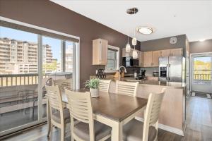 Direct Bayfront Beautiful 2 Bedroom Condo