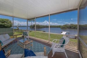 Swansea Cove - Waterfront Escape with Private Jetty