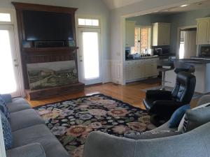 Discover small-town charm and Southern hospitality