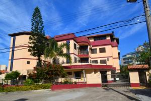 Casa 400m Praia Canasvieiras 2 quartos 2 banheiros