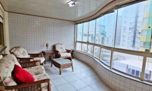 Espetacular 2 Quartos Ampla Sacada a 2 Quadras do Mar