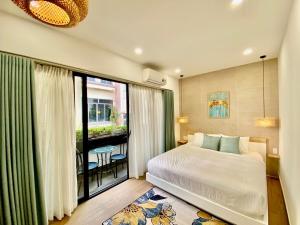 Room 2-Beautiful Studio w Rooftop & balcony