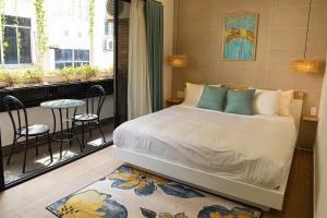 Room 2-Beautiful Studio w Rooftop & balcony