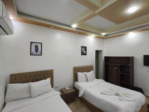 Pyramids Elaa Eldein Cave