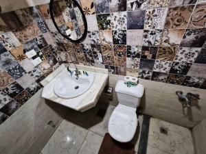 Pyramids Elaa Eldein Cave