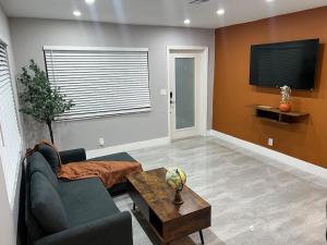 20 OFF Golden Hour BBQ 10 MIN Beach Airport FL