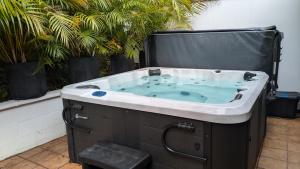 Coastal Retreat with Spa & Games Room