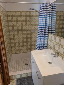 Coastal Retreat with Spa & Games Room