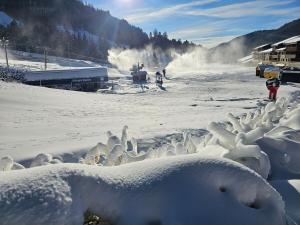 Les huit joyeux randonneurs au sauna