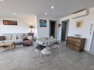 Hermoso apartamento con terraza y piscina en LEscala - HISP-236-4