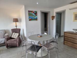 Hermoso apartamento con terraza y piscina en LEscala - HISP-236-4