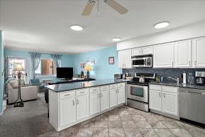 3 Bedroom 4th Floor Condo in Severn 1, Steps to the Beach!