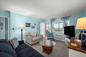 3 Bedroom 4th Floor Condo in Severn 1, Steps to the Beach!
