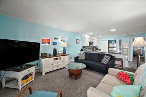 3 Bedroom 4th Floor Condo in Severn 1, Steps to the Beach!