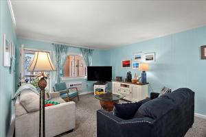 3 Bedroom 4th Floor Condo in Severn 1, Steps to the Beach!