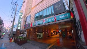 Friendly DH Naissance Hotel by Mindrum Group