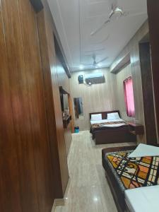 Hotel RK Dham Family Hotel, Free Parking & Peaceful Stay Vrindavan