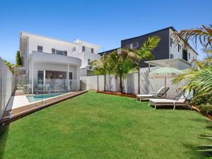 Pearl House Coastal Luxury Retreat with Pool