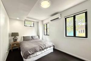 3BR, 2 Baths - Stylish Holiday Home in Kangaroo Point