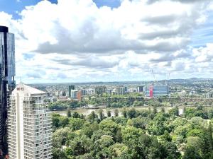 Skyline Poetry - Premium Stay on the Star BNE