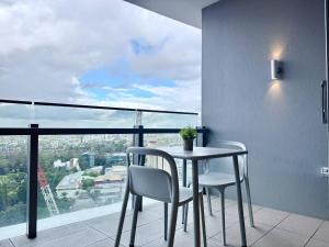 Skyline Poetry - Premium Stay on the Star BNE