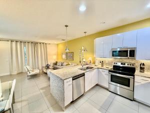 Grand Retreat 3BR Townhouse near Disney Parks