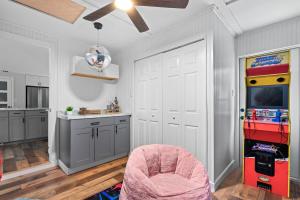 15 Minutes to Beach Private Pool Mini-golf FirePit