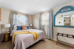 Private Pool 15 Minutes to the Beach & Downtown Saint Petersburg Florida