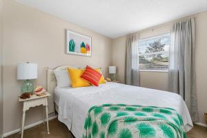 Private Pool 15 Minutes to the Beach & Downtown Saint Petersburg Florida