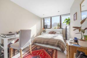 Spacious 3 Double Bed with Roof Terrace