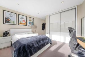 Spacious 3 Double Bed with Roof Terrace