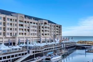 WOW Marina Views, Murphy Bed, Parking