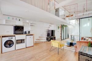 Spacious apartment 2BR 4P – République