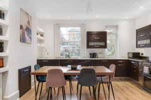 Spacious 4BDR Home by Kings Cross Station
