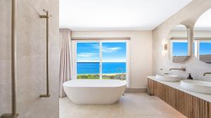 Ocean Pearl by HolidayCo