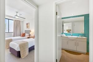 The Swell House, Burleigh - Steps to the Beach