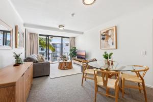 The Swell House, Burleigh - Steps to the Beach