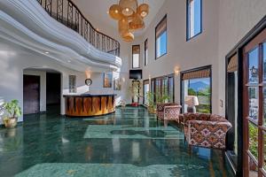 8fold-Pinecrest By LaRiSa, Bhimtal