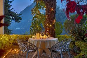 8fold-Pinecrest By LaRiSa, Bhimtal
