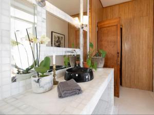 Axminster House - Entire Villa